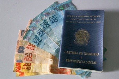 Direito Previdenciário é um dos ramos do direito público e tem como objetivo o estudo e a regulamentação da seguridade social. Trata, dentre outros aspectos, do amparo aos beneficiários, sejam eles segurados ou dependentes, quando se encontram em alguma situação de necessidade social.